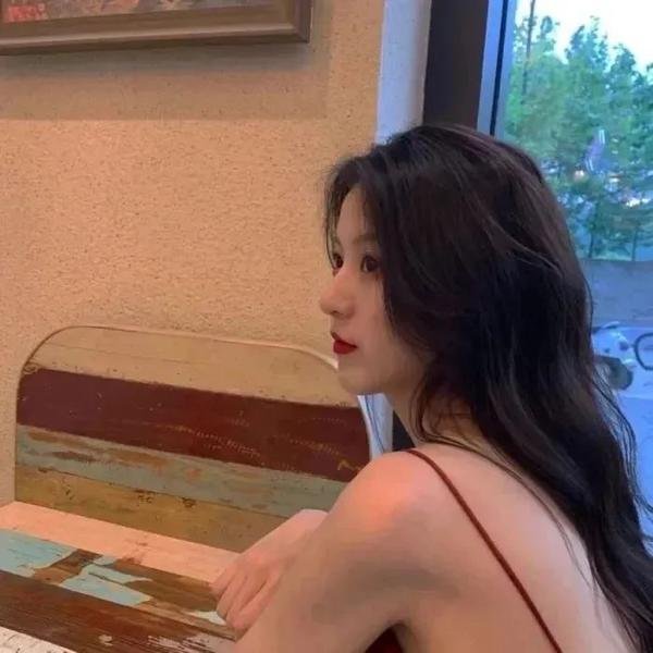 踏浪女人